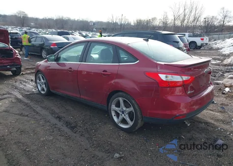 2013 Ford Focus Titanium z USA, uszkodzony, nr VIN 1FADP3J2XDL352611